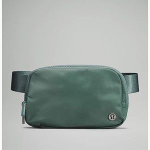 NWT (LAST ONE) Lululemon Everywhere Belt Bag in Tidewater Teal 😍